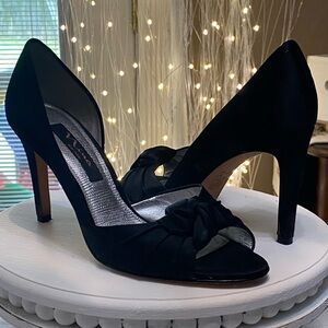 Size 6.5 Nina of New York 3 1/2” high heel shoes.